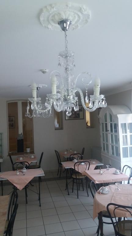 Logis Hotel & Restaurant Du Chemin Des Dames Corbeny Bagian luar foto